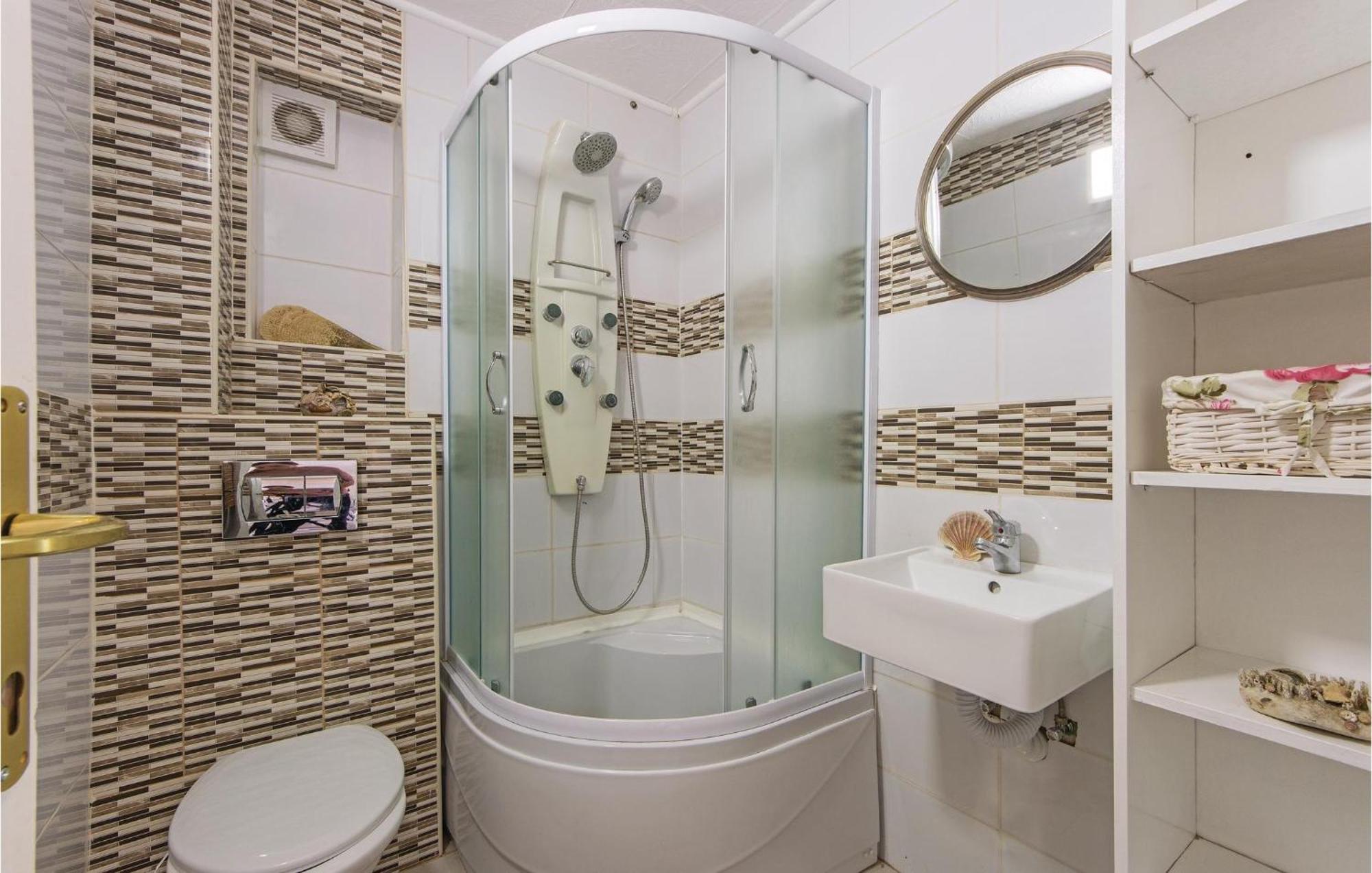 Awesome Apartment In Fazana With Wifi Bagian luar foto