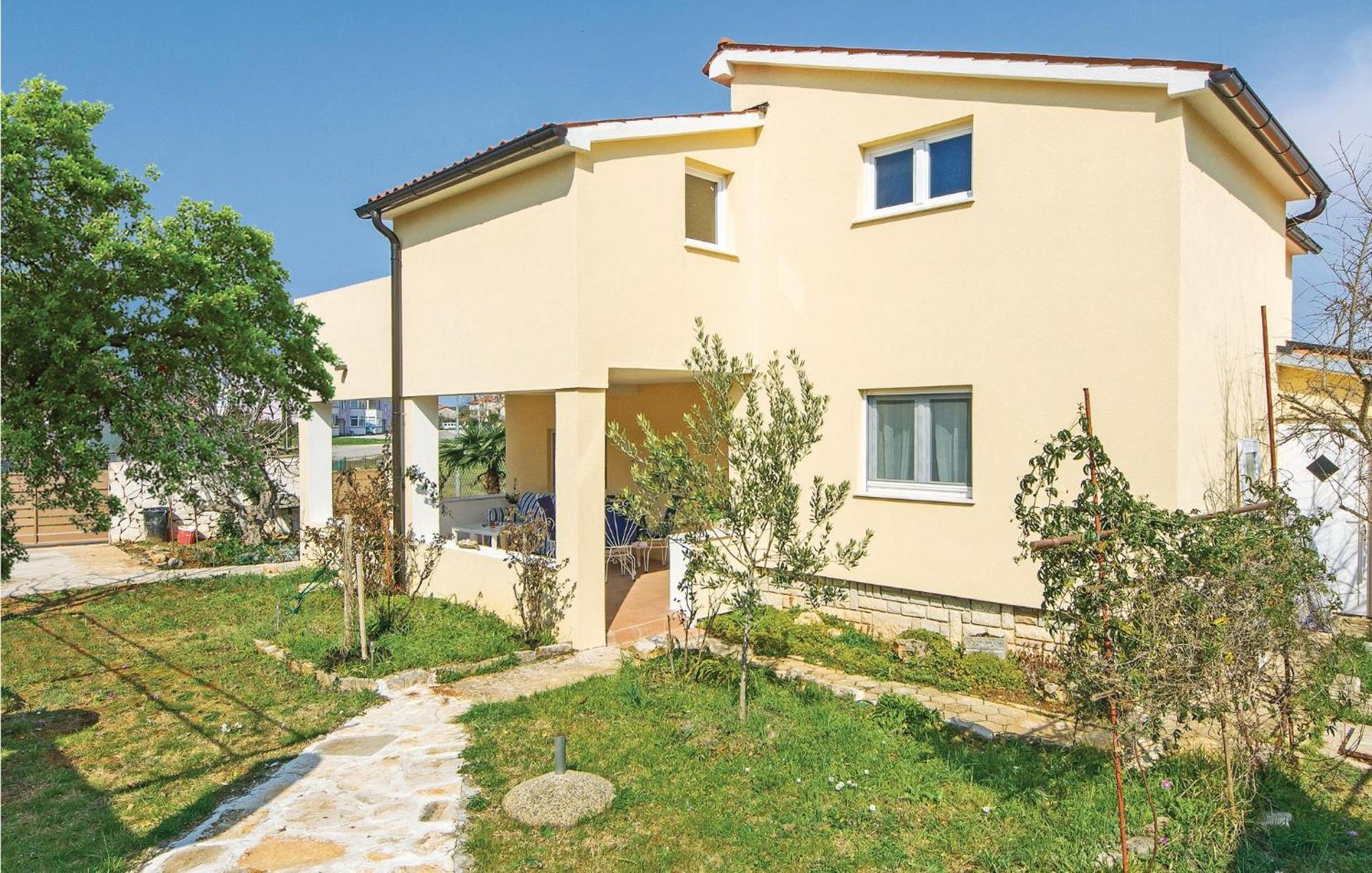 Awesome Apartment In Fazana With Wifi Bagian luar foto